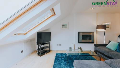 "The Penthouse Newquay" by Greenstay Serviced Accommodation - Spacious 3 Bed 3 Bath Apt with Sea Views, Sun Terrace & Private Parking - Perfect For Families, Small Groups & Business Travellers - 5 Mins To Beaches, Shops & Restaurants - Dog Friendly - Foto 2