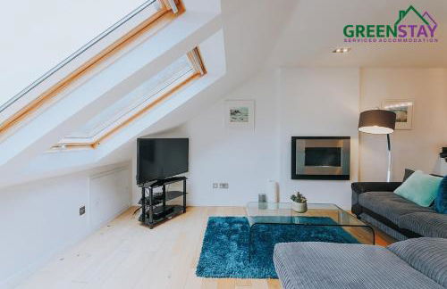 "The Penthouse Newquay" by Greenstay Serviced Accommodation - Spacious 3 Bed 3 Bath Apt with Sea Views, Sun Terrace & Private Parking - Perfect For Families, Small Groups & Business Travellers - 5 Mins To Beaches, Shops & Restaurants - Dog Friendly - Foto 2