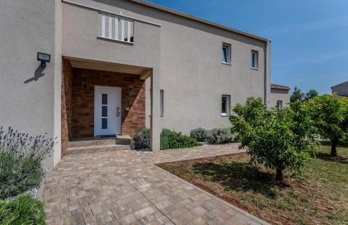 Awesome Home In Brtonigla With Sauna - Photo 17