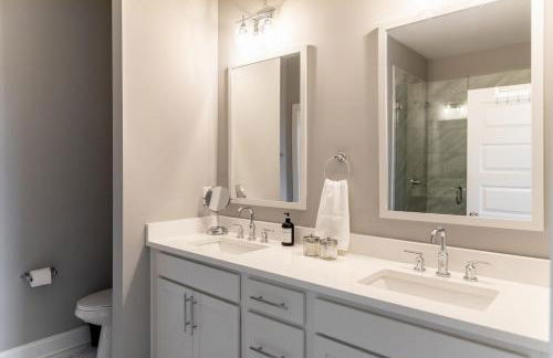 STAR Retreat Townhome with Garage 3 miles to Downtown - Foto 30