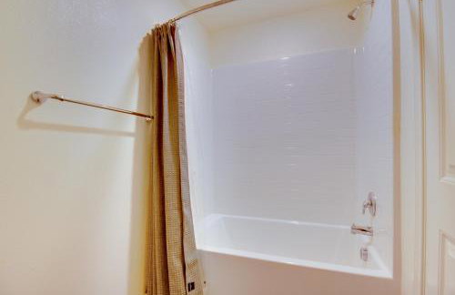 Luxurious and Spacious Family Duplex in Menifee! - Foto 20