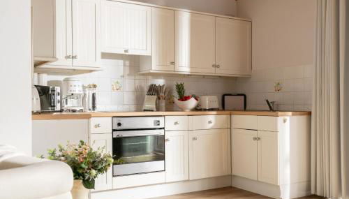 Luxurious Snowdrop Cabin with Private Hot Tub - Foto 5, stove, pet friendly, toaster