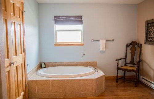 Twin Owls Lodge, Great for families Master bedroom, Loft, full kitchen, Dogs OK - Foto 7