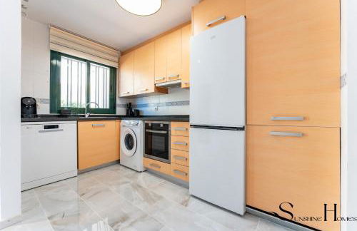 Elegant 2 Bed 2 Bath Apartment, Pool, Views, Parking - Foto 15