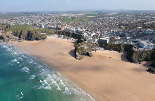 Stylish Home with Private Parking & Garden - Foto 24