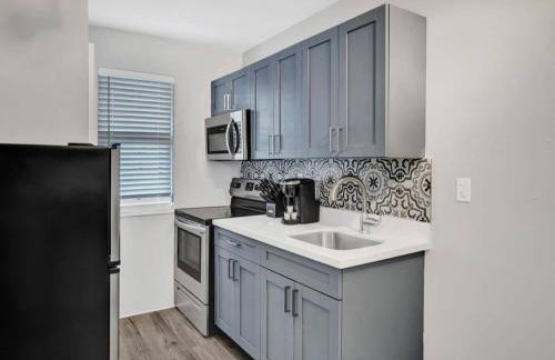 Rustic Retreats Beachy 1BR for 4 guests in the heart of Fort Lauderdale - Foto 10