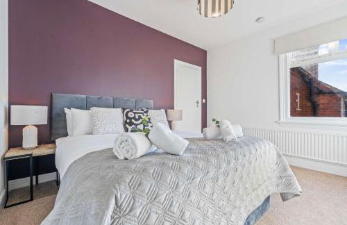 Charming and Spacious Home in Cradley Heath by 53 Degrees Property Sleeps 8 - Foto 15