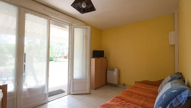 Cosy Cottage in Sauze-vaussais With Shared Pool - Photo 3