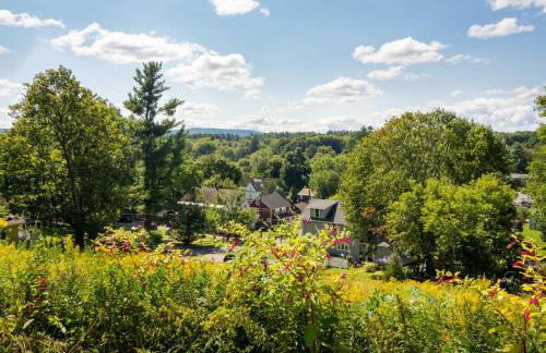 Berkshire Vacation Rentals: Centrally Located Historical Home - Foto 48