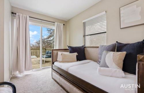 Walk to Zilker Patio w a View Elevated Balcony - Photo 23