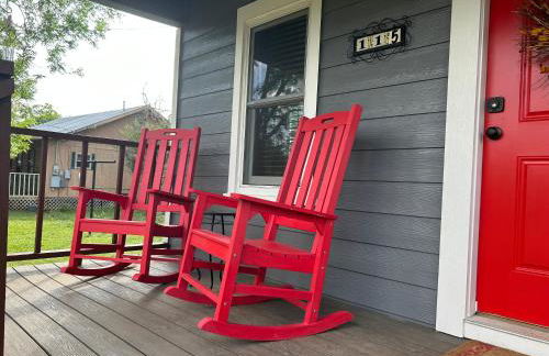 Bandera Bungalow - River, Downtown, Peaceful fenced corner lot! King bed! - Foto 2