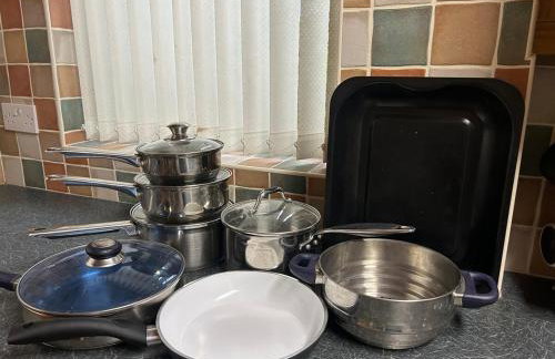 Peaceful 2-Bed Bungalow with Garden & Parking in Bramley Village, Rotherham - Foto 27