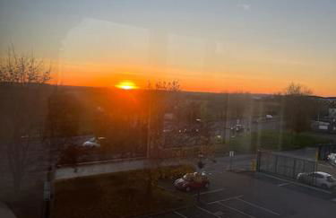 Voyager Haus Apartments, EV Charging Stations, London Heathrow Airport, LHR, Terminal 4, RE-Energise & GO - Foto 21