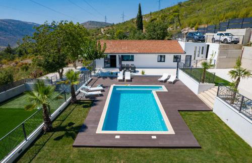 Villa Florinda with Pool and Prime Location near Split - Photo 2