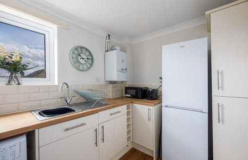 Stylish Duplex Apartment - Close to City Centre - Free Parking, Balcony, Self-Check-In, Fast WiFi and Smart TVs by Yoko Property - Foto 14