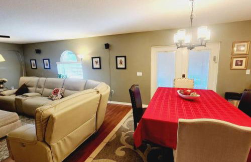 Spacious 6BR Pool Home in Ocala - Foto 3