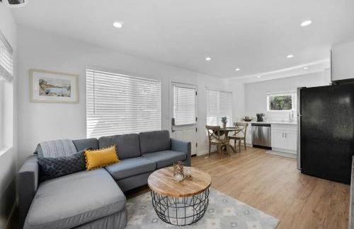 Modern Cottage, Hot Tub, Bistro Patio, Putting Green, Walk to All! - Foto 44