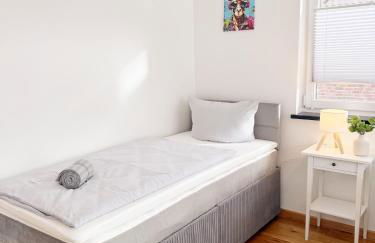 Luxuriöse Ferienvilla mit Garten, Gaming Zone & Netflix - Foto 22