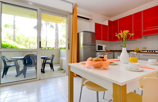 2 bedroom Apartment in Lignano Sabbiadoro with swimming pool and garden - Photo 4