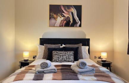 Stylish 2 Bedroom Apartment With 2 Bathrooms and Free Gated Parking - Foto 25