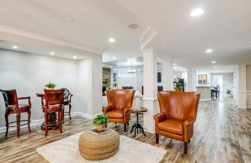 Game Rooms and Gym! Luxe Great Falls Estate - Foto 29