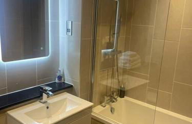 1 Bed Apt - Balcony - City View - Great Location - Foto 10