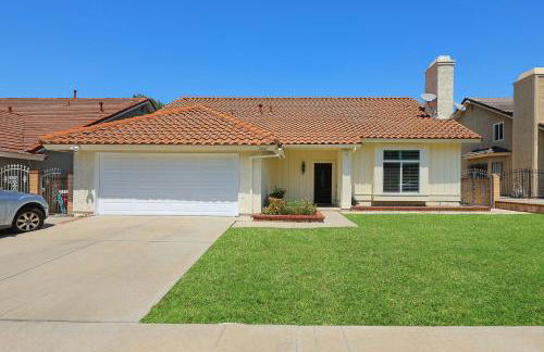 Newly Remodel Luxury Home with Hotel-Like Amenity - Foto 22