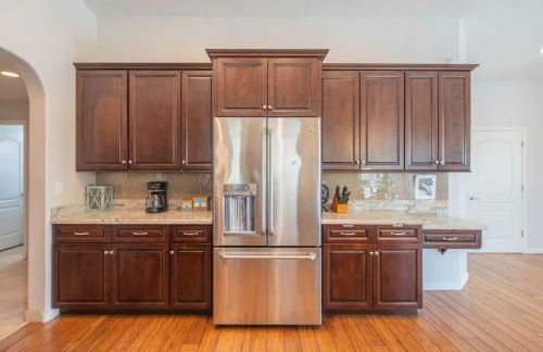 Cave Creek- Basketball Putt Putt Pool & Games - Foto 20