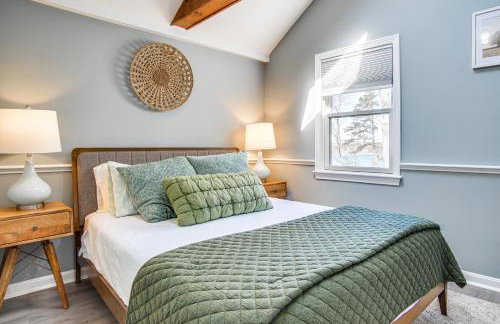 Swim and Fish On-Site! Waterfront Cape Cod Cottage - Foto 2