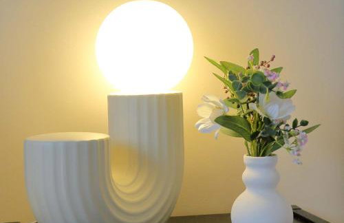 Spacious Dewsbury Home, 8 beds, sleeps 10, Free Parking and Wifi, 3 TVs, Close to motorways - Foto 13