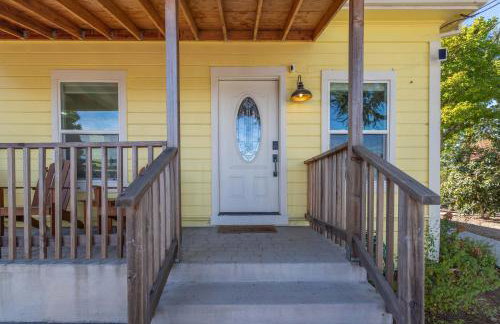 Relaxing 3BR Home with Vineyard View Rooftop Deck and Game Room - Foto 36