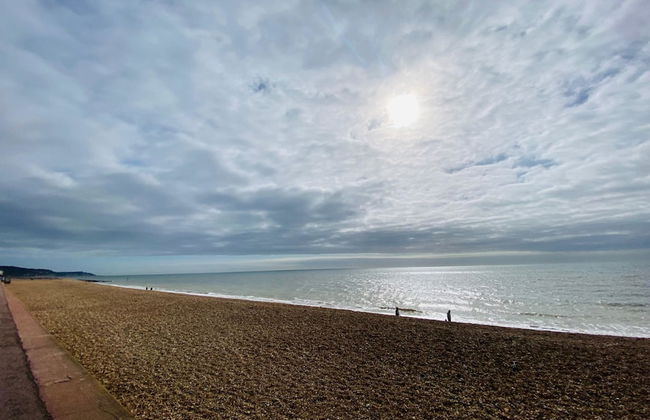 Beachfront Bolthole With Seaview in Idyllic Hythe - Foto 14