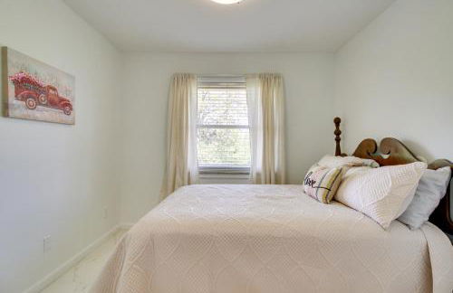 Home with Hot Tub and Deck about 3 Mi to Ark Encounter! - Foto 14