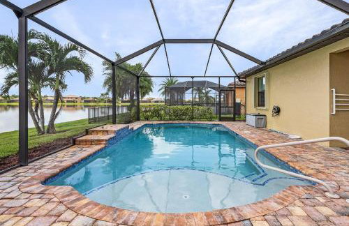 Enchanting 3 Bedroom Home Waterfront Pool and Spa - Foto 1