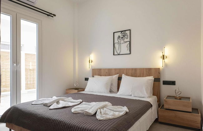 Parikia's Urban Oasis - Photo 8