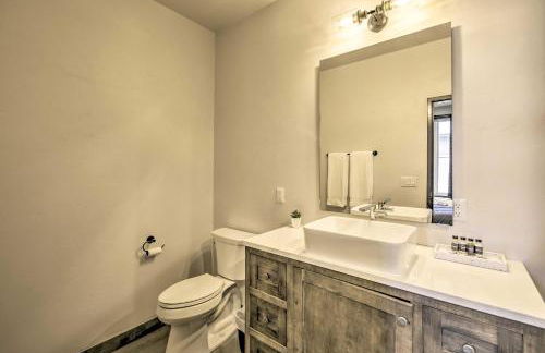 Elkhart Lake Townhome - 20 Mi to Sheboygan! - Foto 15