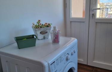 CITY HOUSE & FREE PARKING by Perry-Holiday moderno, panoramico e comodo fino a 6 ospiti - Foto 53