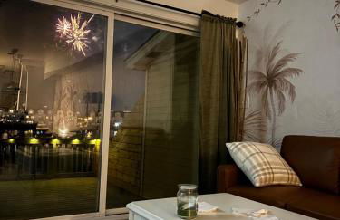 Sunset Serenity!!-Tropical Waterfront Oasis-Huge Private Patio-10Min to KingSt & Beaches - Foto 67