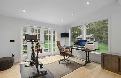 Wainscott Woods by Rove Travel - Luxe Estate with Pool - Foto 32