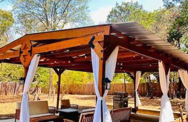 Manchaca 4 bedroom sleeps 10 Pool and Hot tub - Photo 16