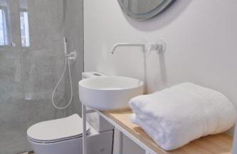 Slow Home Apartments - Photo 16