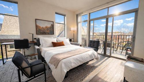 East Side Luxury 1BR Apt - Near Brady and Fiserv with Balcony - Sleeps 5 - Foto 2