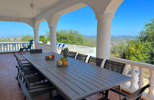 BnB Homes Luxurious Villa Stardust with Swimming pool & BBQ for Family Fun - Foto 3