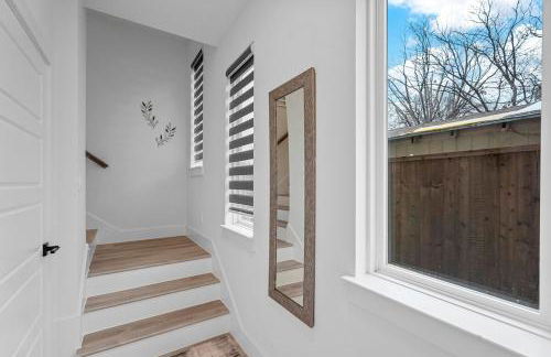 Pet-Friendly 2BR l Private Baths l Stylish Stay - Foto 21