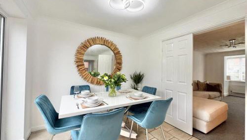 Contemporary 4-Bed home for Contractors & Families - Foto 2