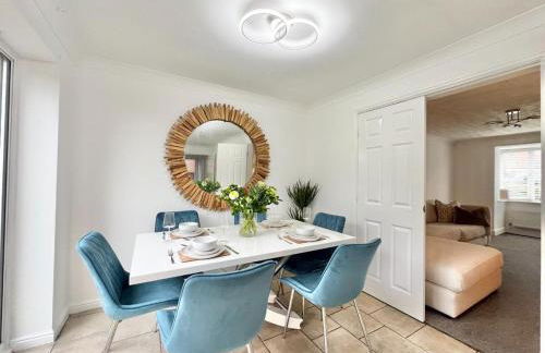 Contemporary 4-Bed home for Contractors & Families - Foto 2