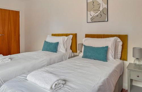 Stylish Town Centre Apartment, ALLOCATED FREE PARKING SPACE, RICKMANSWORTH HIGH STREET, Modern Decor, Juliet Balcony, Walking Distance to Rickmansworth Station Metropolitan Line - Foto 16