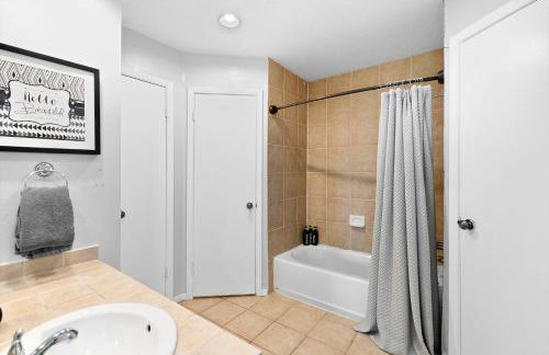 Pet Friendly - Q2 & Domain - King Bed - Pool Table - Foto 20