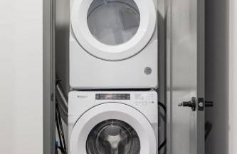 Bright & Cozy 2BR Retreat w Parking Broad Ripple - Foto 40