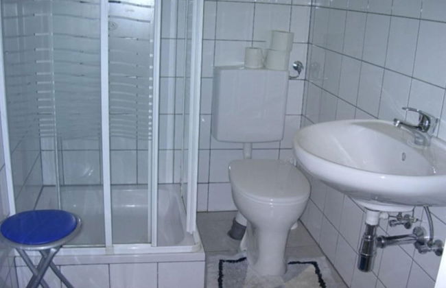 Bungalow by Lake Ossiach With Mountain Views - Photo 10